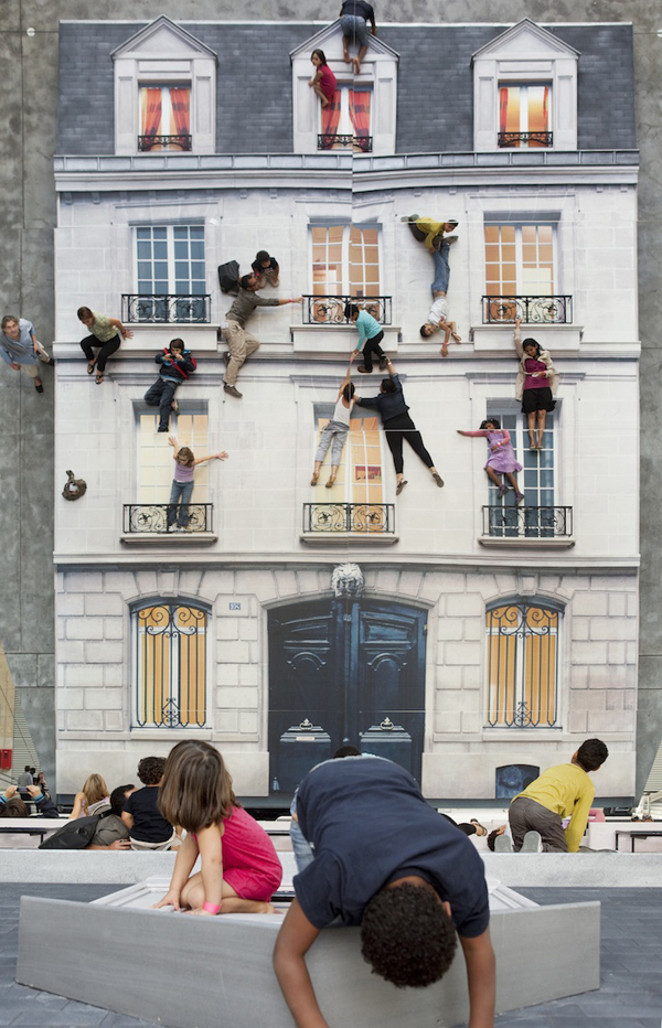 mind-bending-scaling-building-illusion